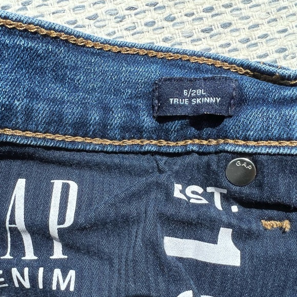 Gap jeans, not worn much size 6/28L. True skinny style. - Picture 5 of 5